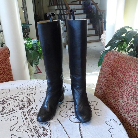 CHANEL Black Quilted Calfskin Leather Riding Boots Size EU 39.5B- US 9.5M - Picture 1 of 16